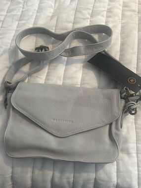 Wanderers travel Light Gray Pebbled Leather Crossbody
